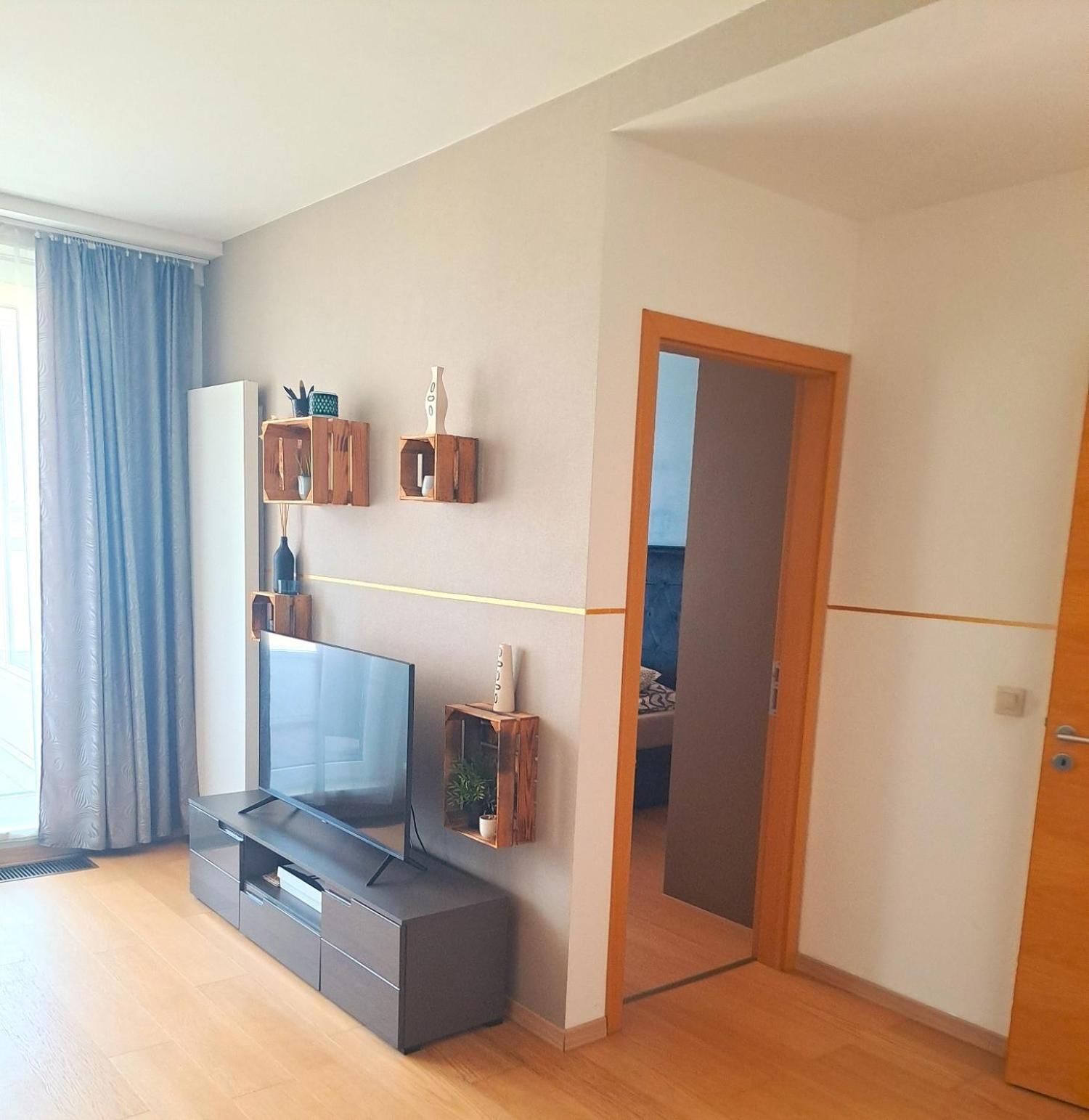 Апартаменти Stylish Getaway In Prime Bratislava Location - By The Danube And Old Town Екстер'єр фото